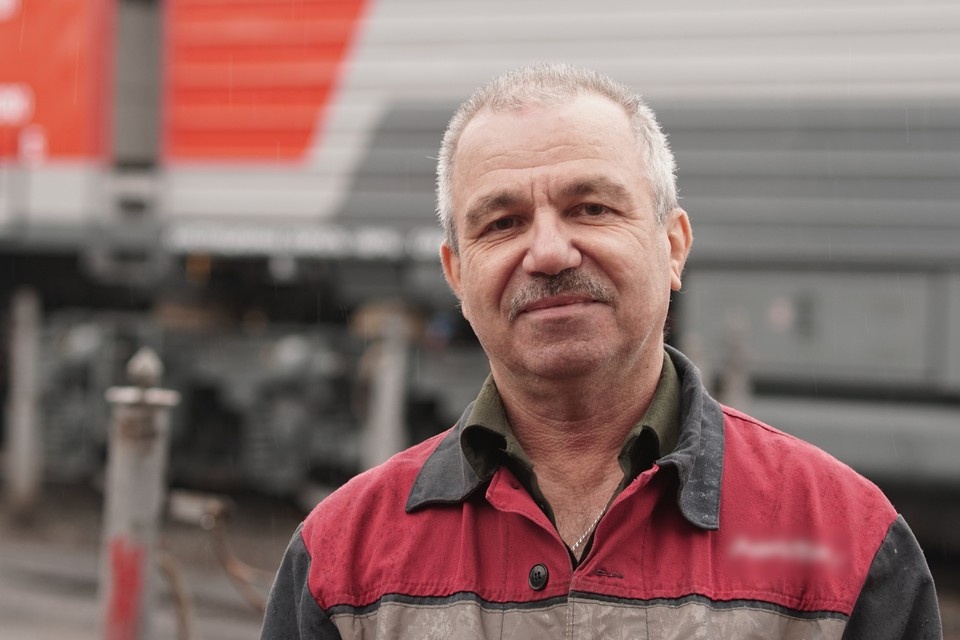    Александр Андреев работает на локомотивном заводе Оренбурга вот уже 40 лет. Яна Вежлева