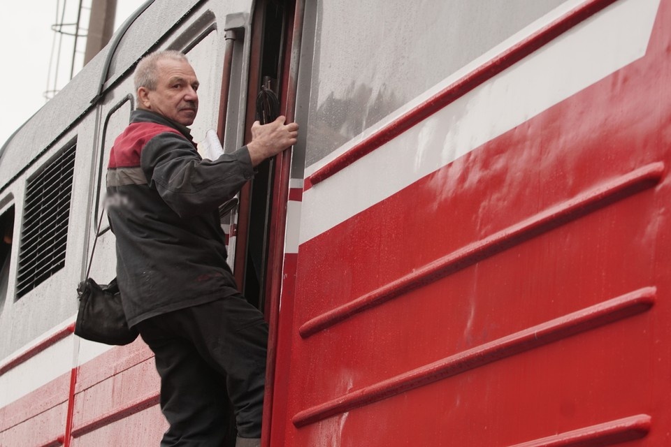    В 2006 году указом президента Владимира Путина слесаря наградили орденом «За заслуги перед Отечеством» второй степени. Яна Вежлева