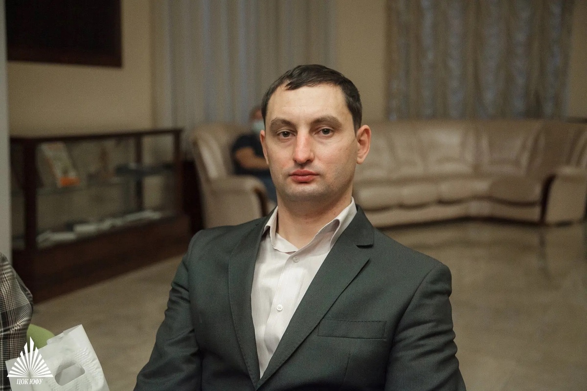 Фото: Центр общественных коммуникаций ЮФУ. Доцент кафедры аналитической химии Химического факультета ЮФУ Александр Тягливый.