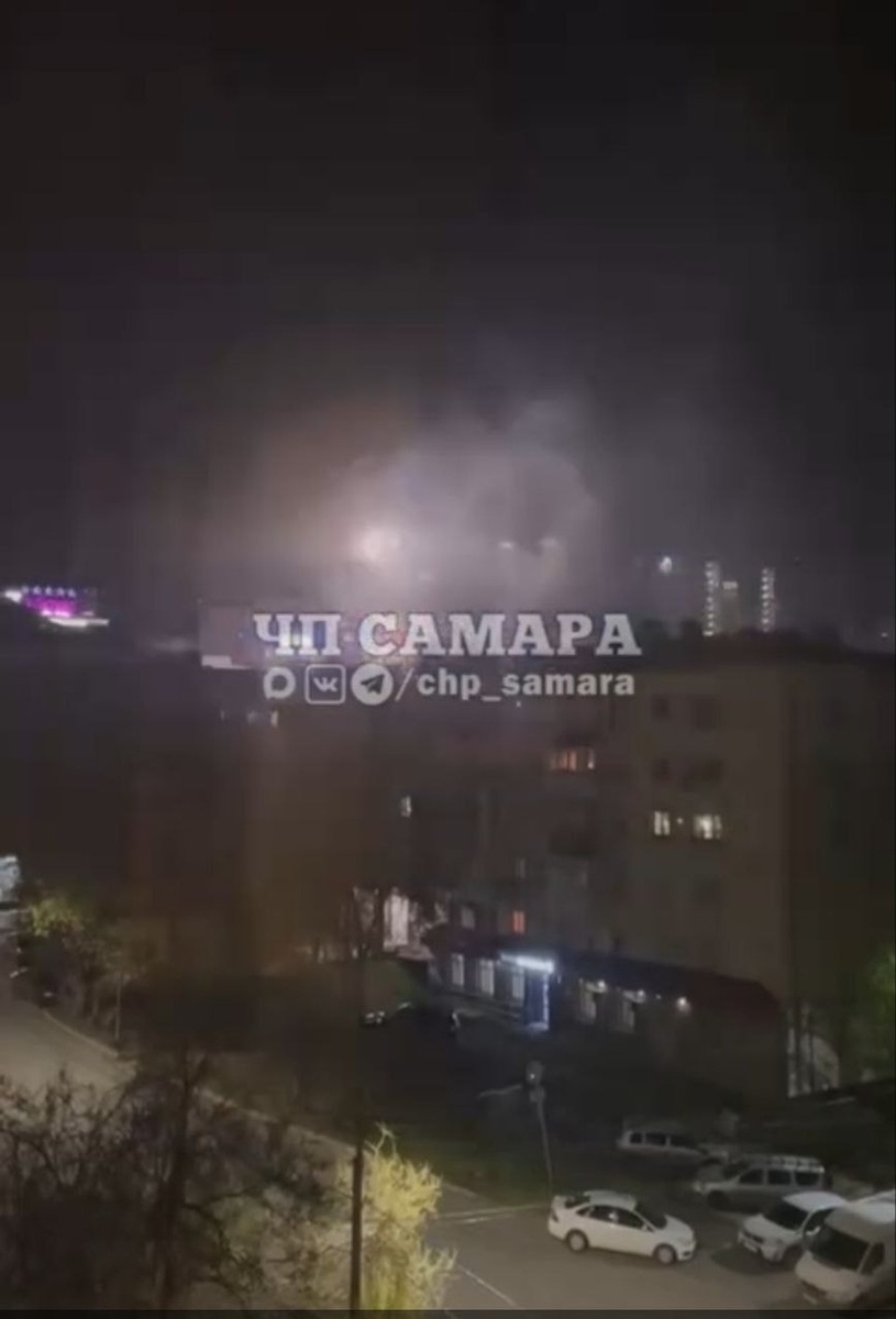    Горожане сняли ночной салют на камеру и выложили видео в городские паблики. Фото: ЧП "Самара".