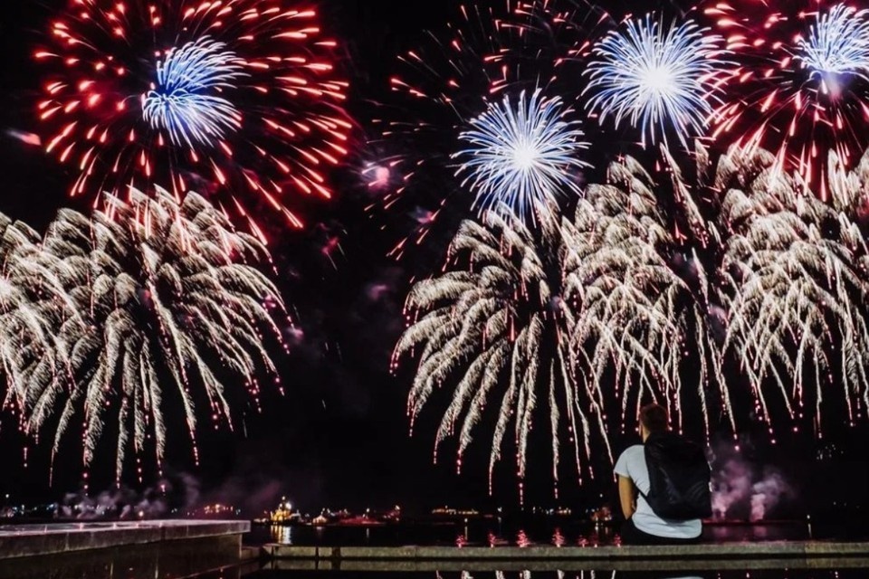    В Ленинском районе Самары около полуночи начались громкие хлопки, похожие на взрывы. Фото: ЧП "Самара". Светлана МАКОВЕЕВА