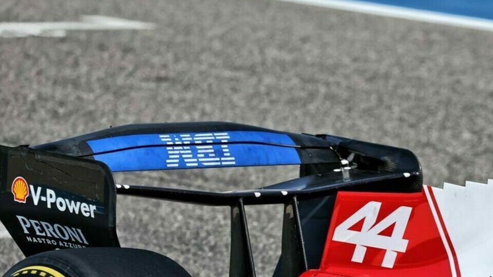 «Это вообще легально?». Технический директор McLaren – про крыло-перевертыш Ferrari