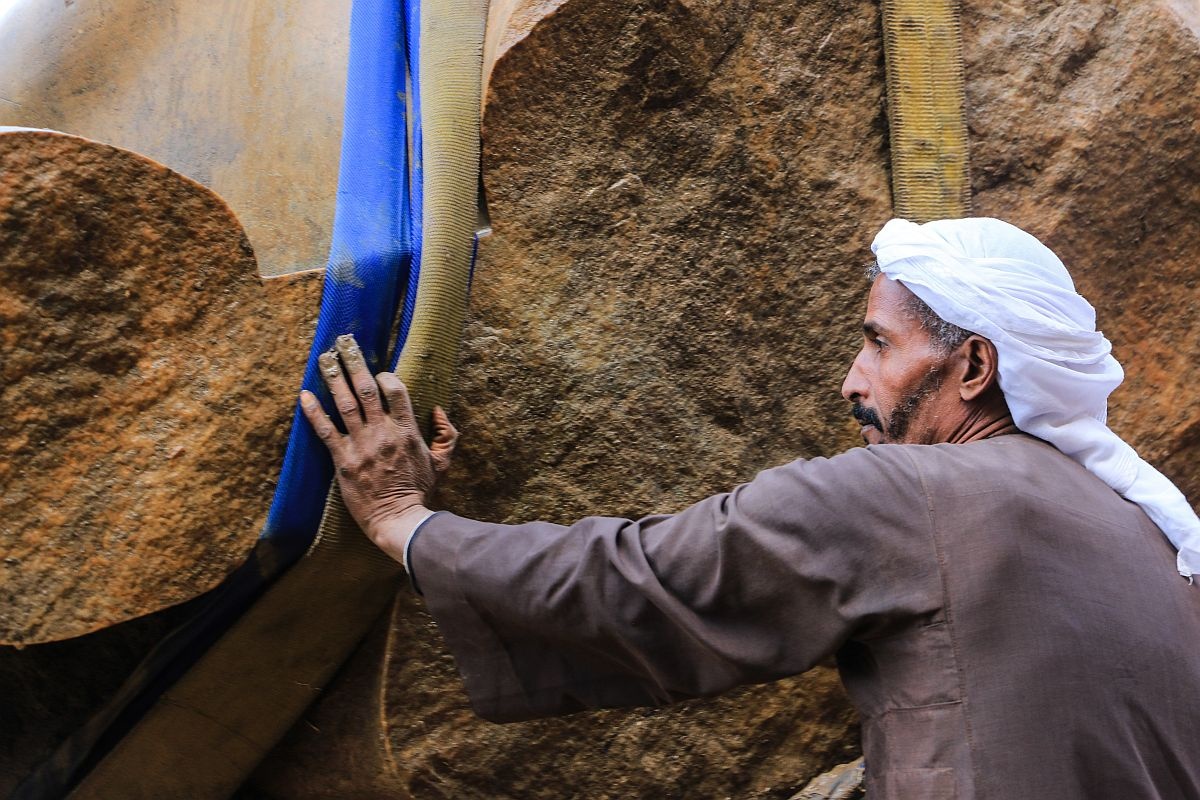    На территории памятнике Телль-эль-Фараин, обнаружили огромную статую фараона Рамсеса II. / Файед Эль-Гезири/ РИА Новости
