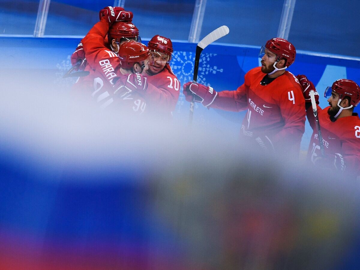    Российские хоккеисты радуются заброшенной шайбе | © РИА Новости / Александр Вильф