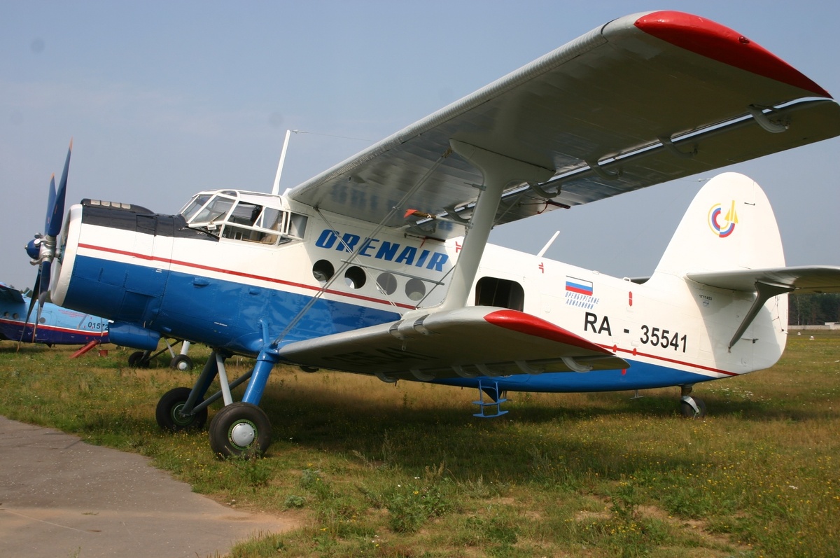 Изображение взято с сайта https://upload.wikimedia.org/wikipedia/commons/f/ff/RA-35541_Antonov_An.2_Orenair_%287387269226%29.jpg