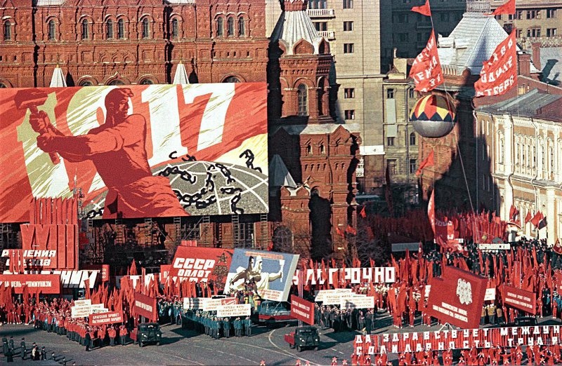 «Первомайская демонстрация на Красной площади», Москва, 1 мая 1967, из архива журнала «Огонек». 