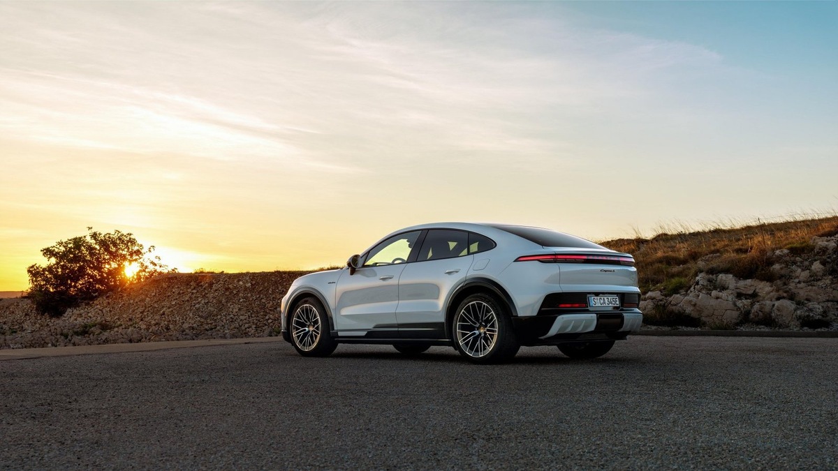   Porsche Cayenne S Coupe Electric