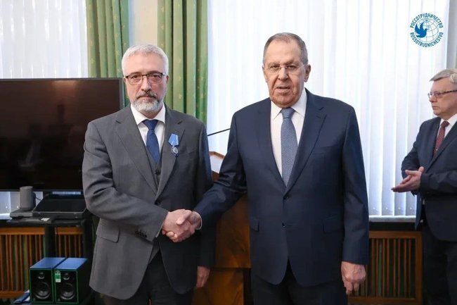 Евгений Примаков сообщил об уходе с поста руководителя Россотрудничества