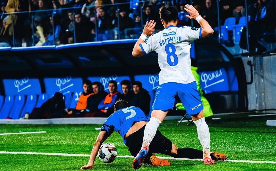    «Факел» по-прежнему лидирует в Первой лиге. Фото: Соцсети ФК «Факел»