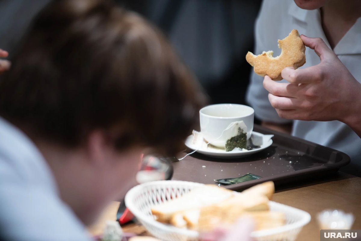     Родители сообщают о рвоте и сильном недомогании школьников