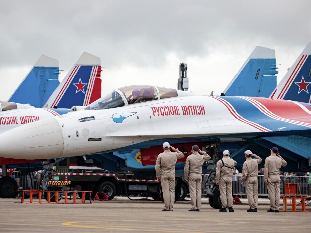    Истребитель Су-35 российской авиационной группы высшего пилотажа "Русские витязи" на Международном аэрокосмическом салоне Airshow China 2024 | © РИА Новости / Объединенная авиастроительная корпорация