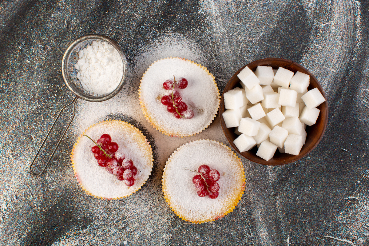 https://ru.freepik.com/free-photo/top-view-delicious-cranberry-cakes-baked-yummy-with-red-cranberries-sugar-pieces-top-grey-desk-cake-biscuit-sugar-sweet_9598297.htm#fromView=search&page=1&position=0&uuid=8bdfa19d-650a-4979-b04d-905f79b9ad38&query=%D1%81%D0%B0%D1%85%D0%B0%D1%80%2C+%D1%81%D0%BB%D0%B0%D0%B4%D0%BA%D0%BE%D0%B5