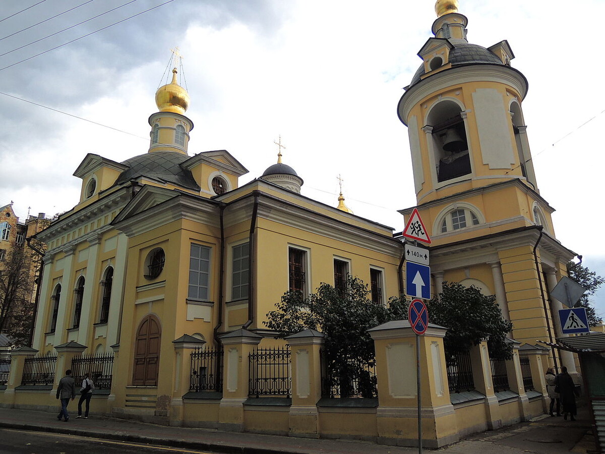 Церковь Антипия на Колымажном дворе — православный храм в районе Хамовники города Москвы, основанный в XVI веке в одной из старейших частей города — Занеглименье. Принадлежит к Центральному благочинию Московской епархии Русский православной церкви. Источник: Википедия