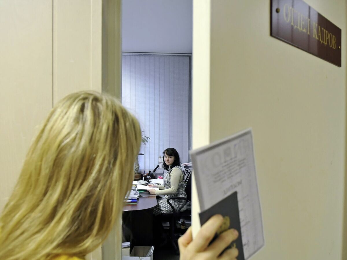    Работа отдела кадров© РИА Новости . Михаил Мордасов