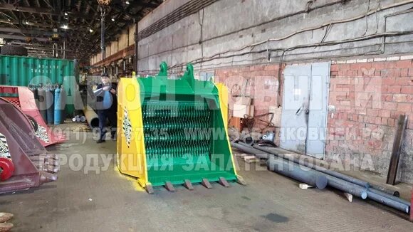 Просеивающий ковш валкового типа от ЗАВОДа КОВШЕЙ на шестернях. Смазка и обслуживание не требуется. Тел: 8-911-927-67-35 Анатолий Григорьевич (СПб). Сайт: заводковшей.рф