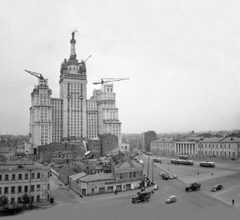 Высотка на Кудринской в 1950-е годы. Тогда она называлась домом на площади Восстания