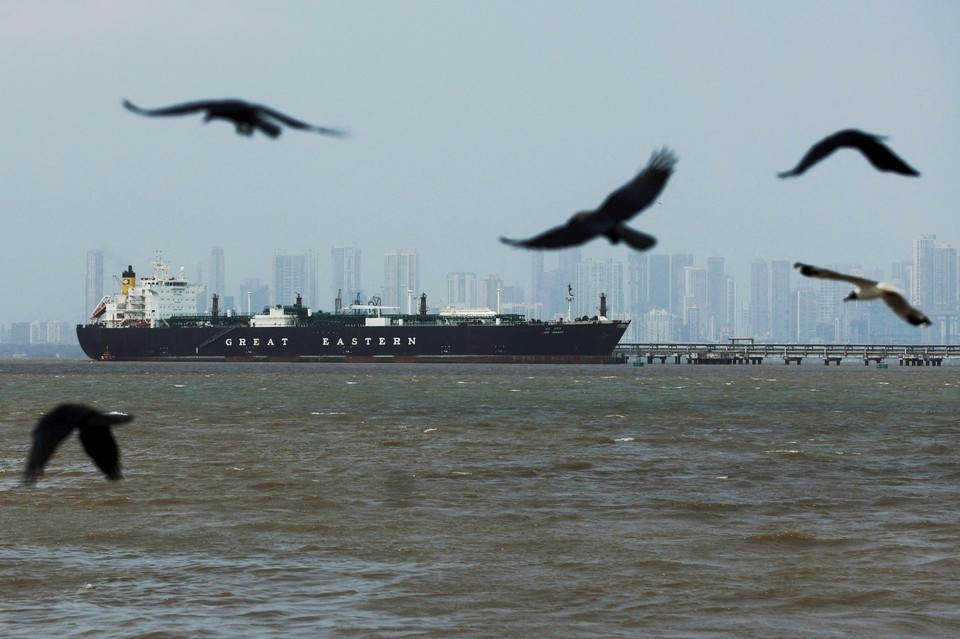    Исфахани: если Иран не сможет экспортировать нефть, то не даст делать это другим REUTERS