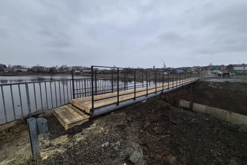    Размытый паводком мост в Горноуральске восстановили за две недели. Фото: глава Горноуральска Александр Гудач