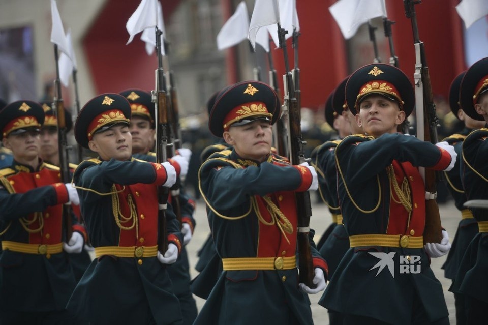    Парад войск Екатеринбургского гарнизона пройдет с 10:00 до 10:30 Ольга ЮШКОВА