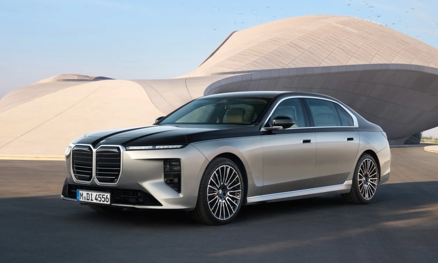 Обновлённый BMW 7-серии примерил на себя стиль Neue Klasse, но получилось ли хорошо?