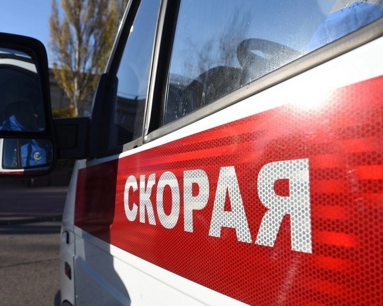     В Рыльском районе Курской области 38-летний мужчина пострадал от атаки FPV-дрон