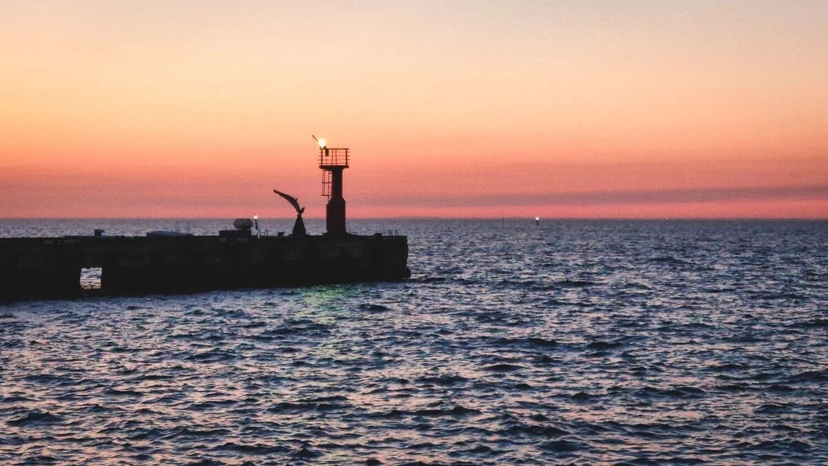    Нефтяное пятно у берегов Анапы: службы переведены в режим повышенной готовности   1MI