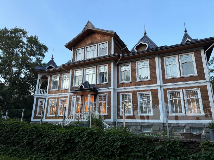 Корпуса курорта. Листайте галерею.