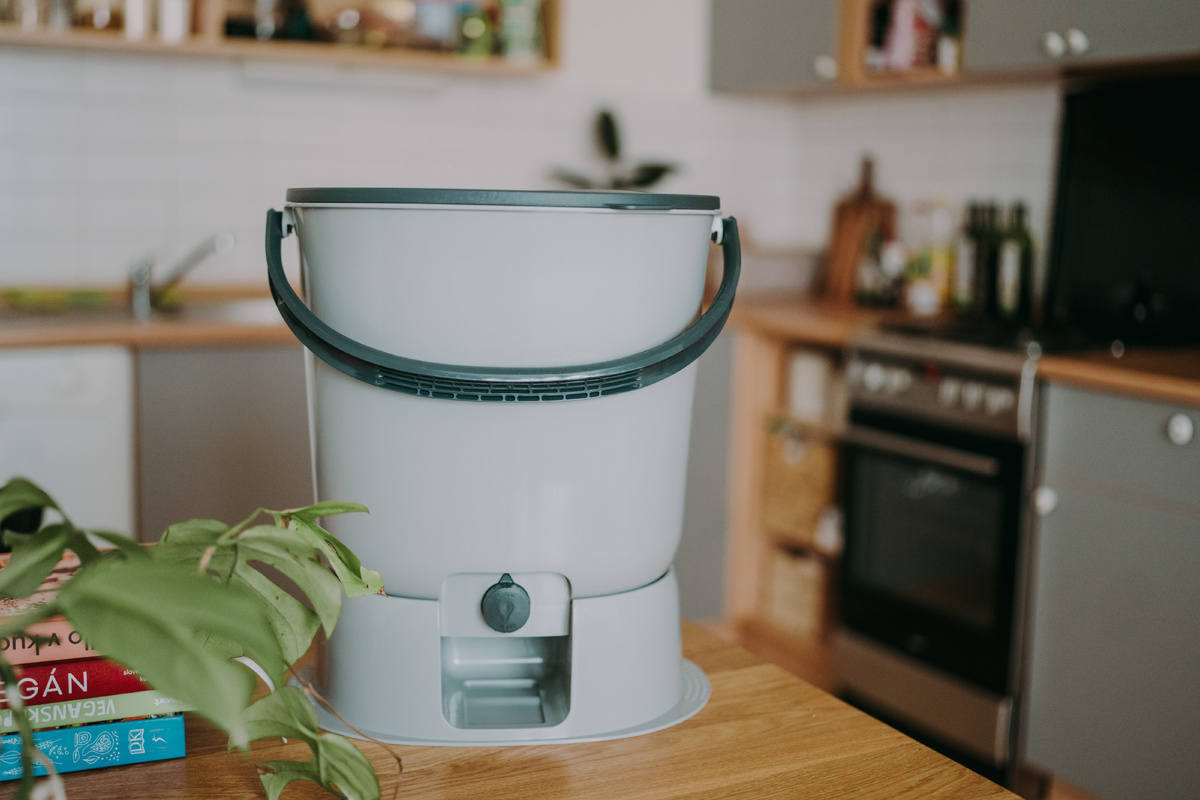 Готовый компостер бокаши с отрубями для ферментации пищевых отходов
Фото: Teru Menclová / Wikimedia Commons / CC BY-SA 3.0