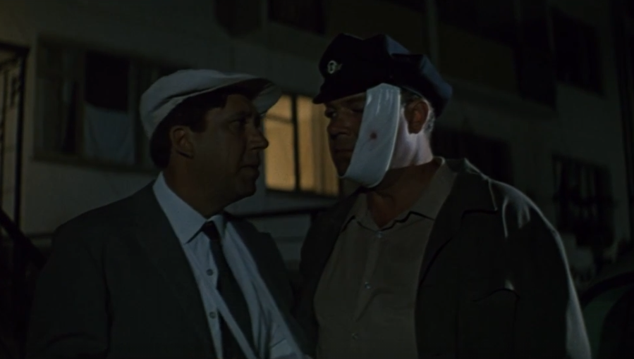 Кадр из "Бриллиантовой руки" - знакомство с "таксистом" и та самая сцена про адрес