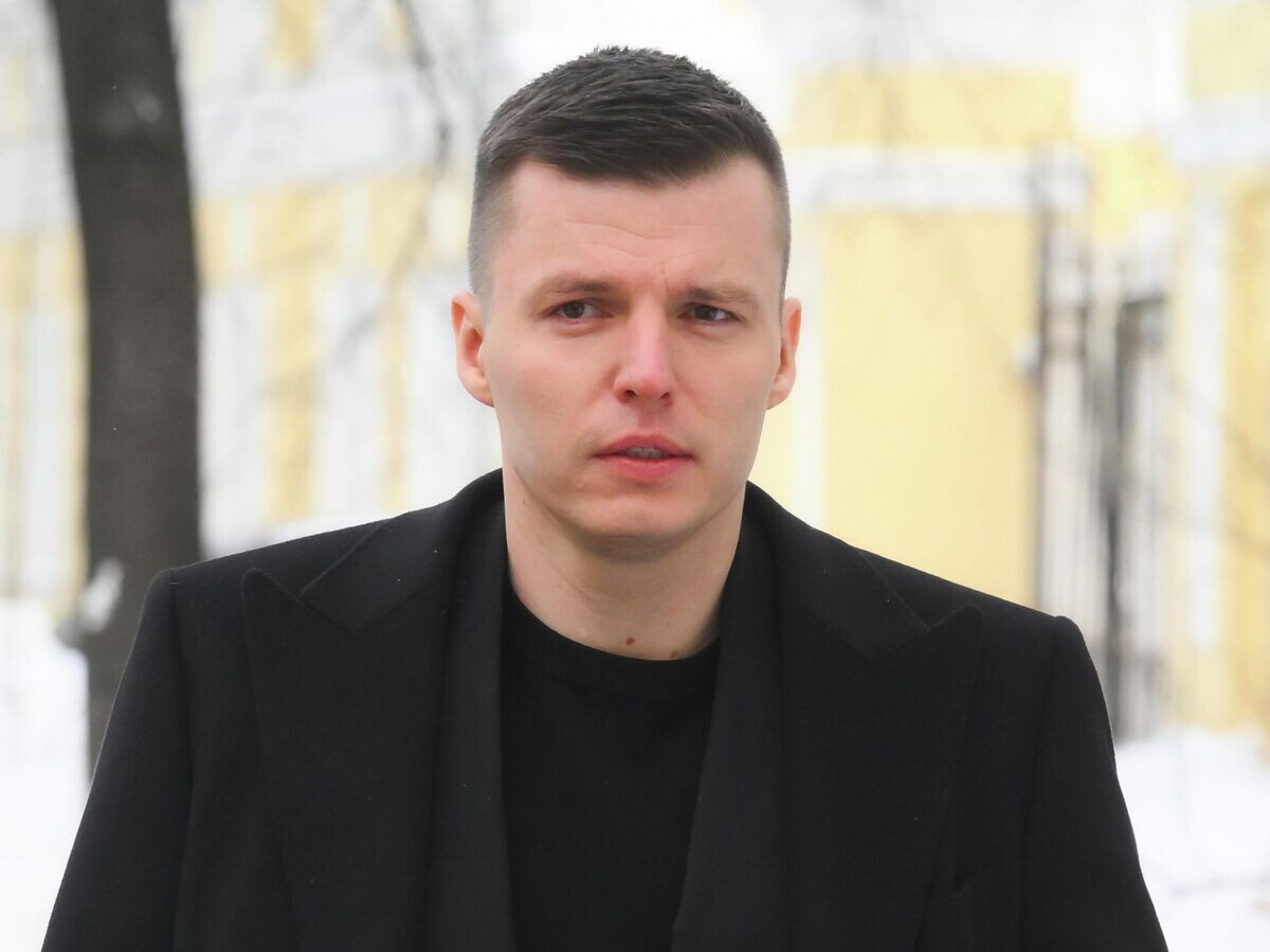    Бывший супруг блогера Валерии Чекалиной Артем Чекалин перед началом заседания Гагаринского районного суда в Москве | © РИА Новости / Илья Питалев