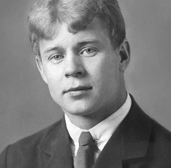 Их хранили в гробу: найдены первые стихи Есенина