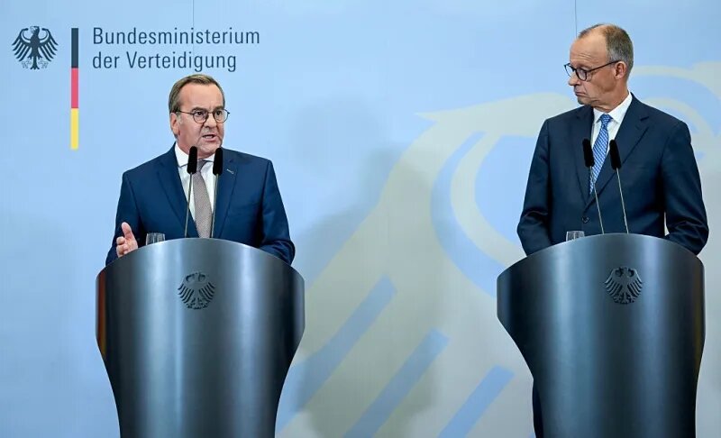 Инициативы обсуждаются на фоне реформы Бундесвера и роста оборонных расходов
Фото:
Reuters