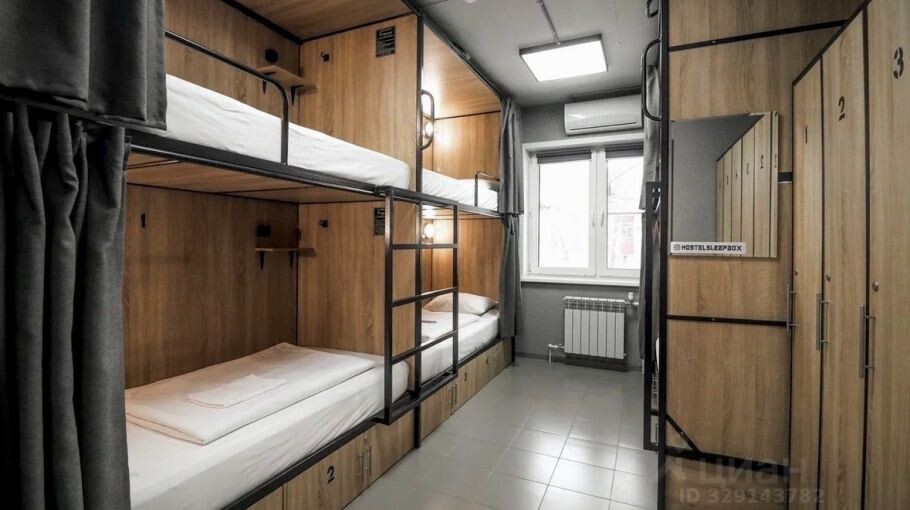 Капсульный отель с фейсконтролем продают на вокзале в Барнауле. Фото