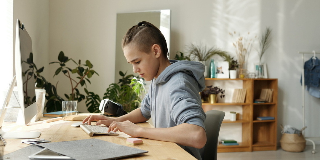 Режим и «световые» очки вернули подросткам здоровый сон