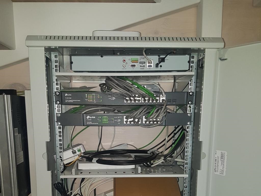 Шкаф слаботочных систем