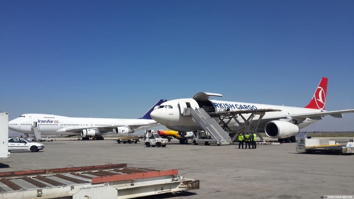     Международный аэропорт Тегеран имени Имама Хомейни. Самолеты на обслуживании.   
(с) ИА Красная Весна