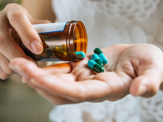 Просроченные лекарства сбывала аптека в Аксае