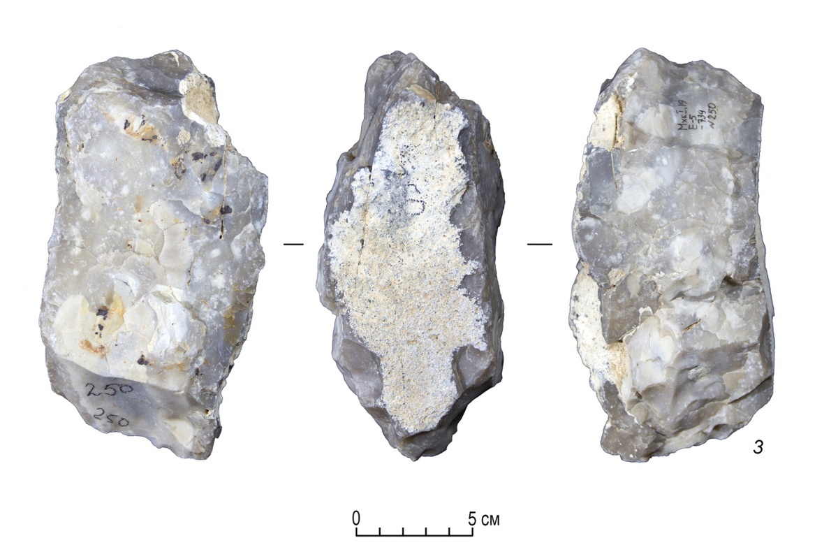   Мухкай 1. Чопперы двусторонние на желваках и обломках желваков./Журнал "История, археология и этнография Кавказа"