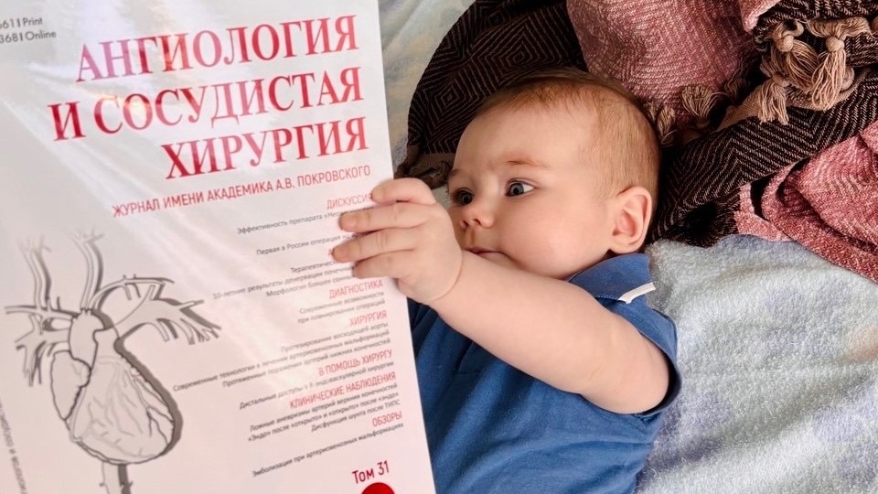 «Ребёнок — не гиря»: интервью с молодыми хирургами из Балаково о том, как рождение сына отразилось на их карьере
