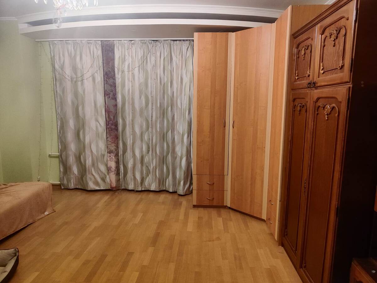 фото с сайта https://www.peredelka.tv/episodes/kv/v-serdtse-dzhungley-spalnya-s-kabinetom/