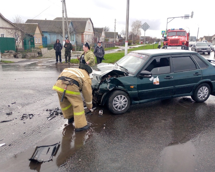     В Курской области автомобилист пострадал в тройном ДТП с грузовиком
