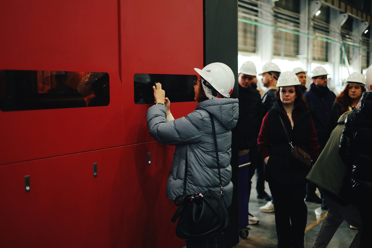 Команда экспертов и гостей выставки ParkSeason Expo побывала с экскурсией на нашем производстве.