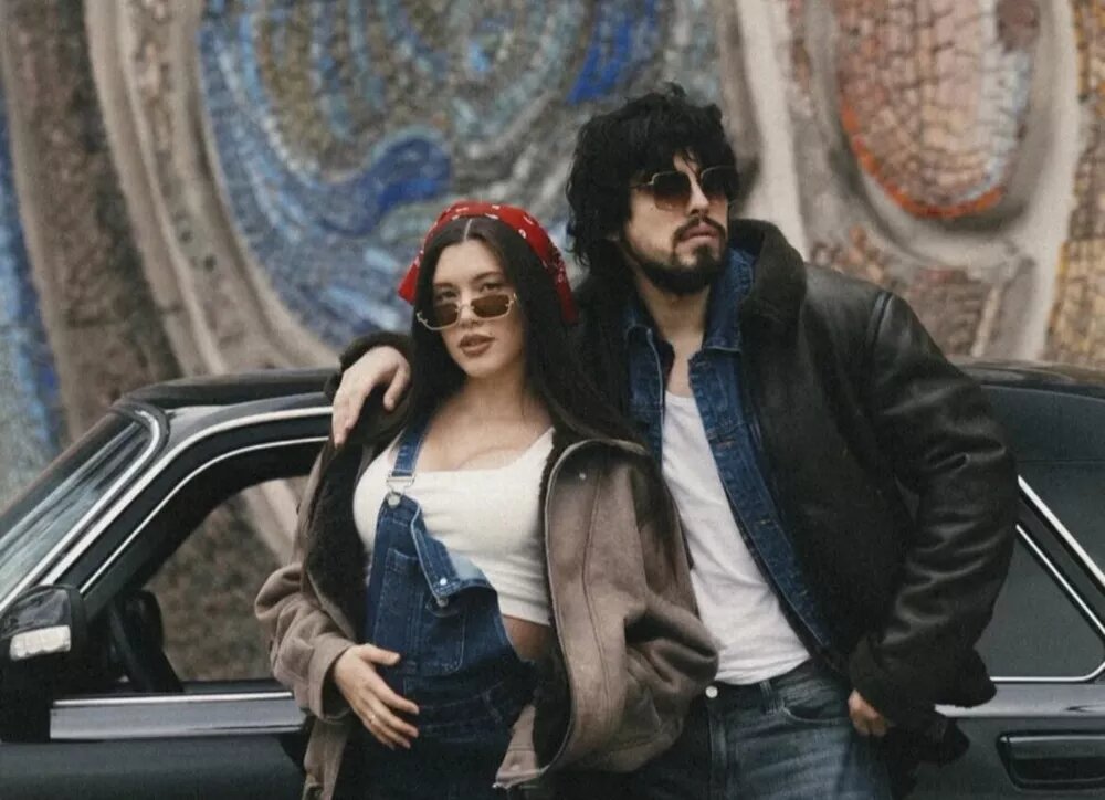    Анет Сай и 10AGE объявили, что ждут малыша