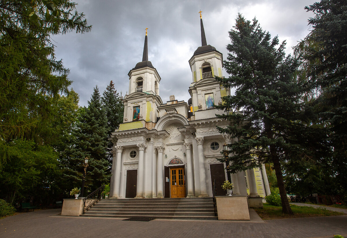 Вот такая она, небольшая и аккуратная, Троицкая церковь