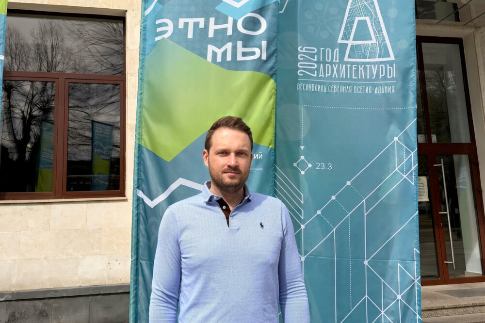   Евгений Кириченко отметил важность обмена опытом между регионами на форуме «Кавказский акцент». Источник: Союз журналистов СНГ.