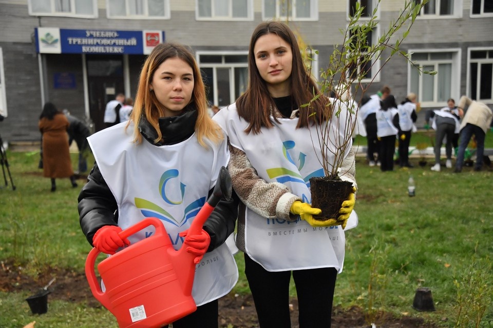    Ульяновские школьники подключились к озеленению города Архив "КП"