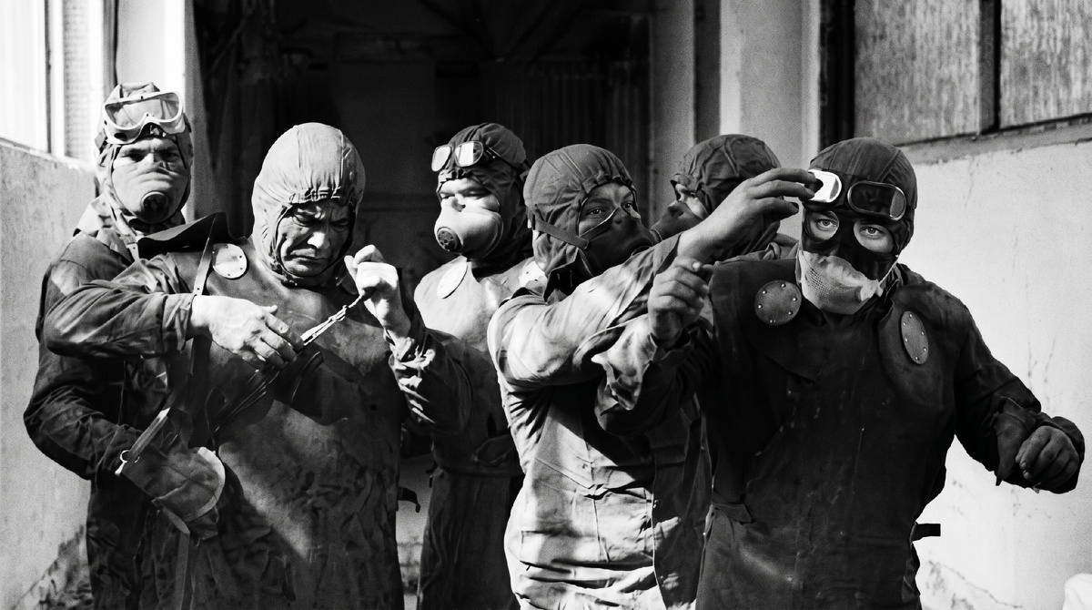 Герои-водолазы Алексей Ананенко, Валерий Беспалов и Борис Баранов 