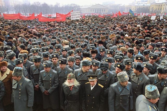    Митинг 23 февраля 1991 года на Манежной площади (Москва) (фото из открытых источников)