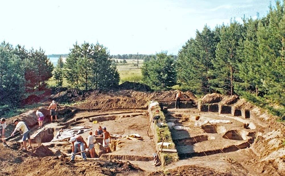    Раскопки кургана № 5 под руководством доктора исторических наук Андрея Бородовского. 1998 год / Фото: РАН