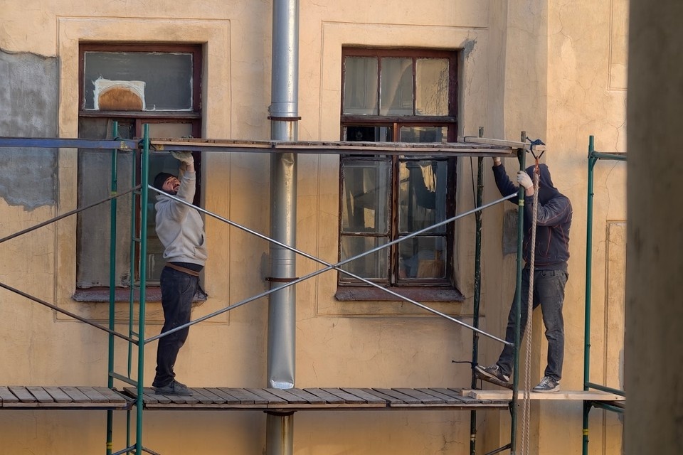    Жильцы дома считают, что здание надо признать аварийным. Алексей БУЛАТОВ